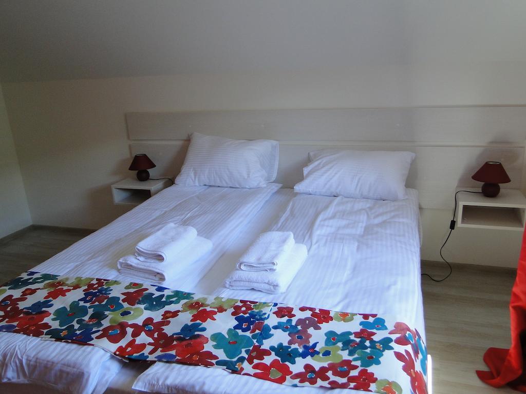 Dorf Haus Valiug Hotel ภายนอก รูปภาพ