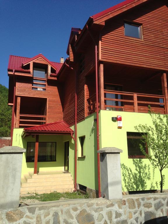 Dorf Haus Valiug Hotel ภายนอก รูปภาพ